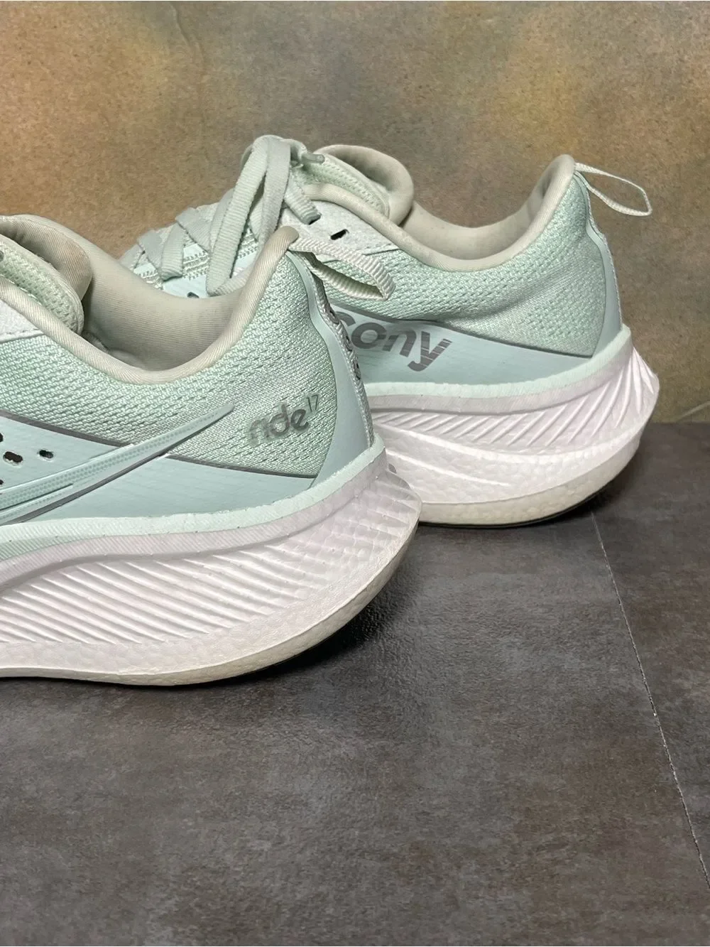 Saucony Ride 17 Women's Jade Green Running Shoes Size 7.5B
